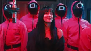 Aitana y los guardias de 'El juego del calamar'