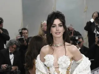 Anne Hathaway en la Gala MET 2023