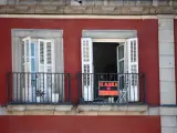 Apartamentos en alquiler en la Plaza Mayor de Madrid en una foto de archivo.