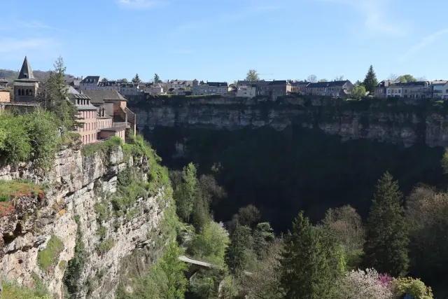 Bozouls, pueblo junto a un cañón en Aveyron, Francia