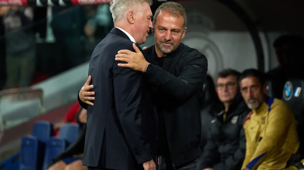 Hansi Flick vuelve a dejar en evidencia a un Carlo Ancelotti de nuevo señalado y en el punto de mira