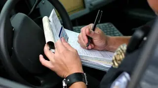 Suplantan a la DGT por correo electrónico haciéndote creer que te han puesto una multa.