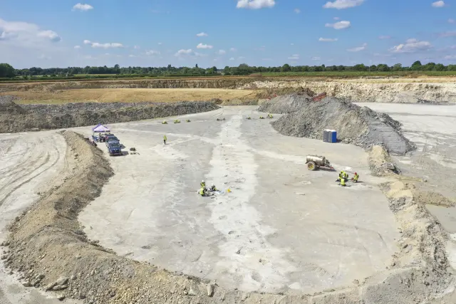 Excavación, en junio de 2024, en la cantera de Oxfordshire.