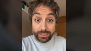 El farmacéutico ha explicado de dónde viene el olor de la ropa nueva.