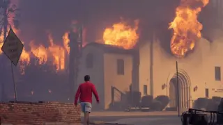 La conocida como la meca del cine continúa ardiendo. La ciudad de Los Ángeles sigue asolada por la voracidad de unos incendios que desde el pasado martes han acabado ya con la vida de al menos 24 personas; 16 han muerto por el incendio de Eaton y el resto por el de Palisades.