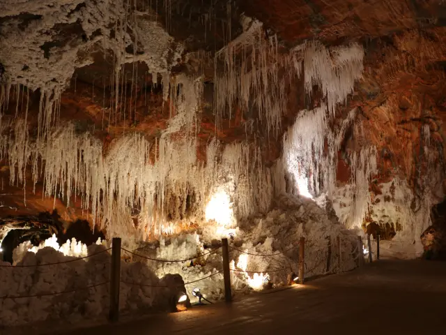 Túneles en el interior de la Montaña de Sal.
