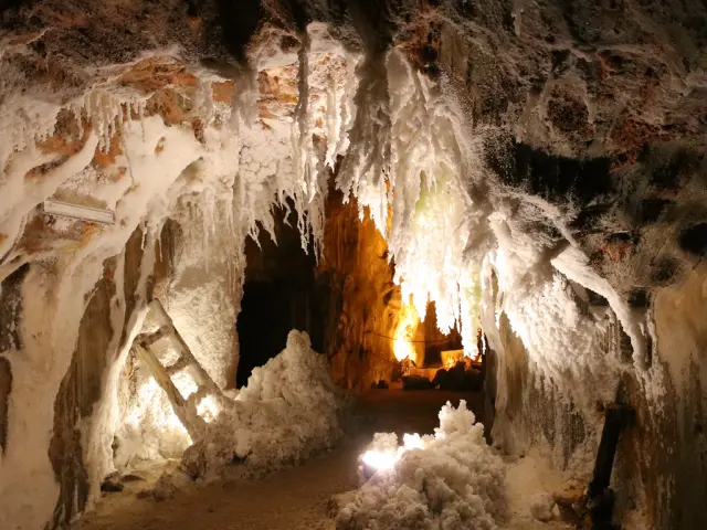 Túneles en el interior de la Montaña de Sal.