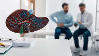 No hay un tratamiento específico la hepatitis A y su inflamación de hígado.