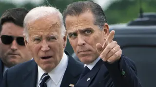 Hunter Biden junto a su padre, Joe Biden.