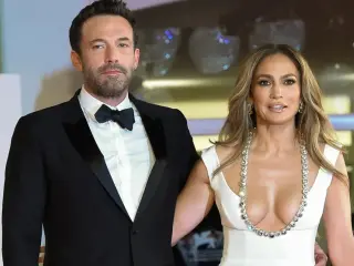 La cantante y actriz Jennifer López y el actor y director Ben Affleck, que se casaron hace dos años, están oficialmente divorciados.