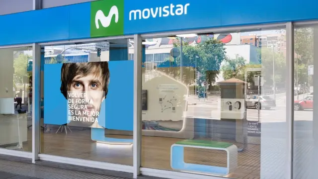 Tienda de Movistar en la calle General Perón (Madrid)