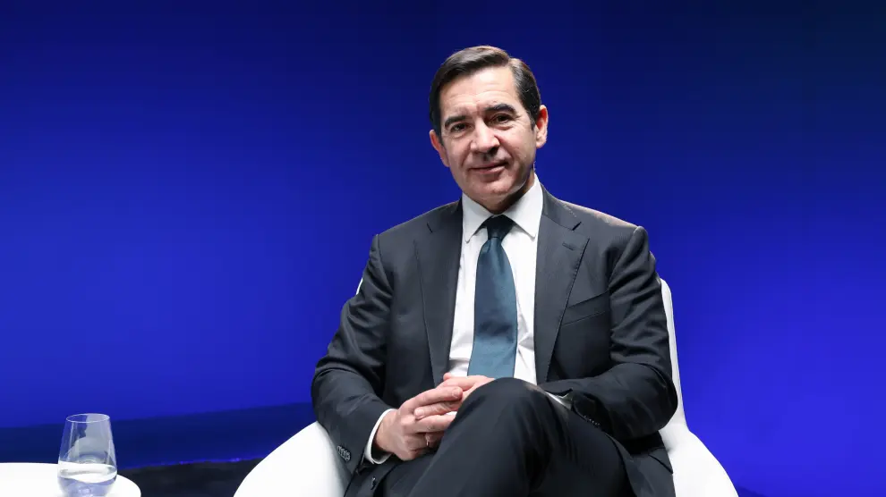 La guerra de dividendos complementarios de BBVA y Sabadell redefinirá la opa a la espera de la CNMC