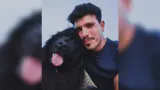 Rafael Cal, educador canino de 'Habla con ellos' junto a su perro Oso.