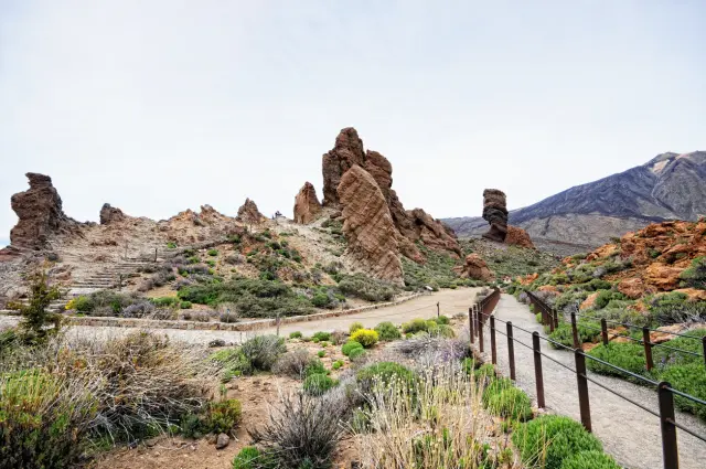 Roques de García y roque Cinchado en el Teide.