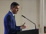 El presidente del Gobierno, Pedro Sánchez, ofrece una rueda de prensa tras la reunión del último Consejo Ministros del año en el palacio de la Moncloa.