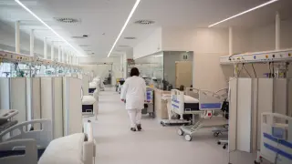 Una enfermera en el nuevo espacio polivalente del Hospital Moisès Broggi, a 20 de abril de 2021, en Sant Joan Despí, Barcelona, Cataluña (España).