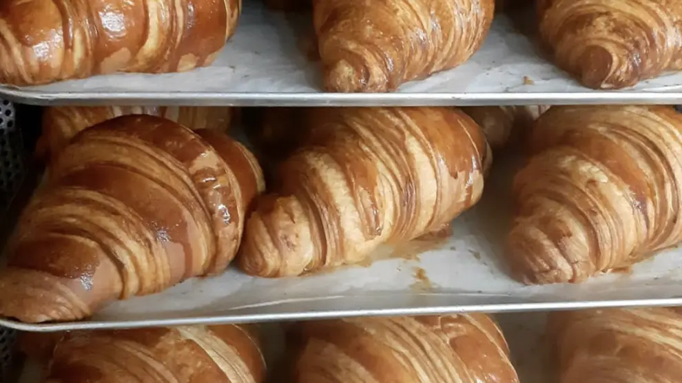 La pastelería de Madrid que prepara uno de los croissants más alabados por los turistas franceses: tiene un solete Repsol
