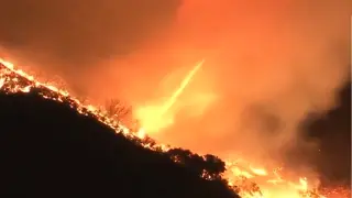 Imagen del tornado de fuego o 'firenado' visto en California.